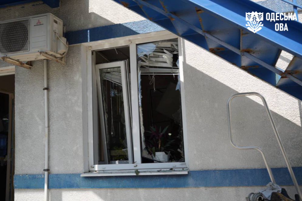 РФ ударила по підприємству на Одещині, є загиблий і постраждалі